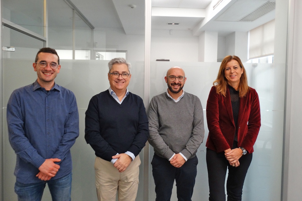 Sergio Sánchez, analista de la operación; Miguel Ángel Ladero, director corporativo del departamento de Inversiones de COFIDES; Manuel Mateos, director de Relaciones Institucionales de Greening; y Ana Cebrián, directora del &Aa Sergio Sánchez, analista de la operación; Miguel Ángel Ladero, director corporativo del departamento de Inversiones de COFIDES; Manuel Mateos, director de Relaciones Institucionales de Greening; y Ana Cebrián, directora del &Aa