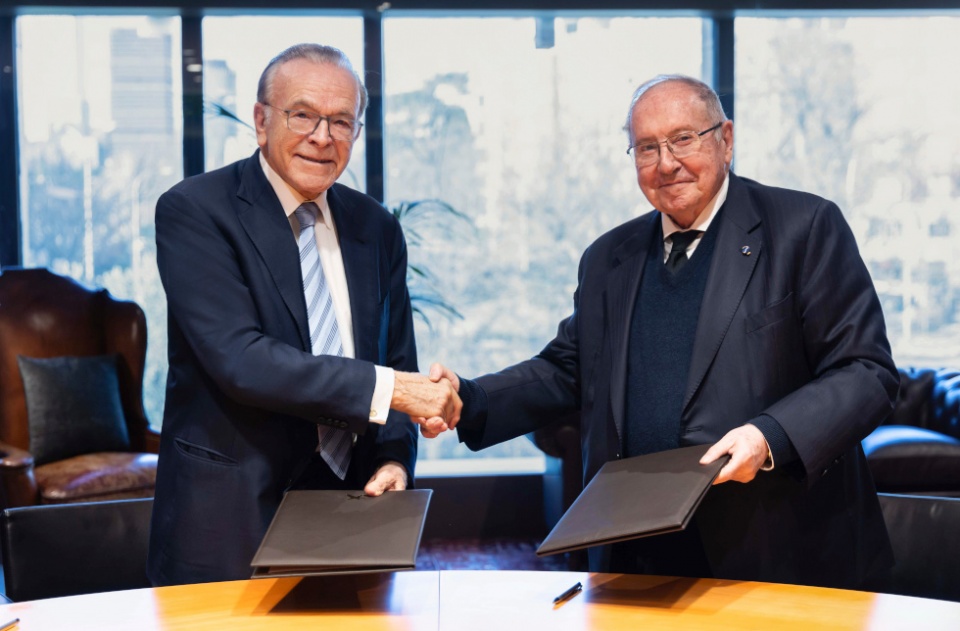 El presidente de CriteriaCaixa, Isidro Fain&eacute;, y el presidente de la C&aacute;mara de Comercio de Espa&ntilde;a, Jos&eacute; Luis Bonet, han firmado un acuerdo.