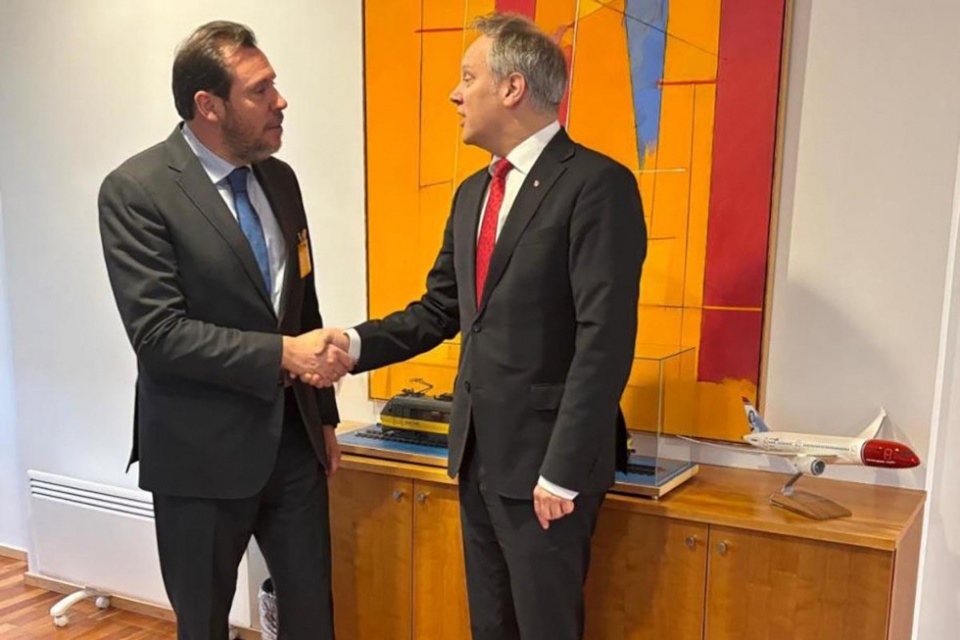El ministro de Transportes y Movilidad Sostenible, &Oacute;scar Puente, con el ministro de Transportes de Noruega, Jon-Ivar Nyg&aring;rd.