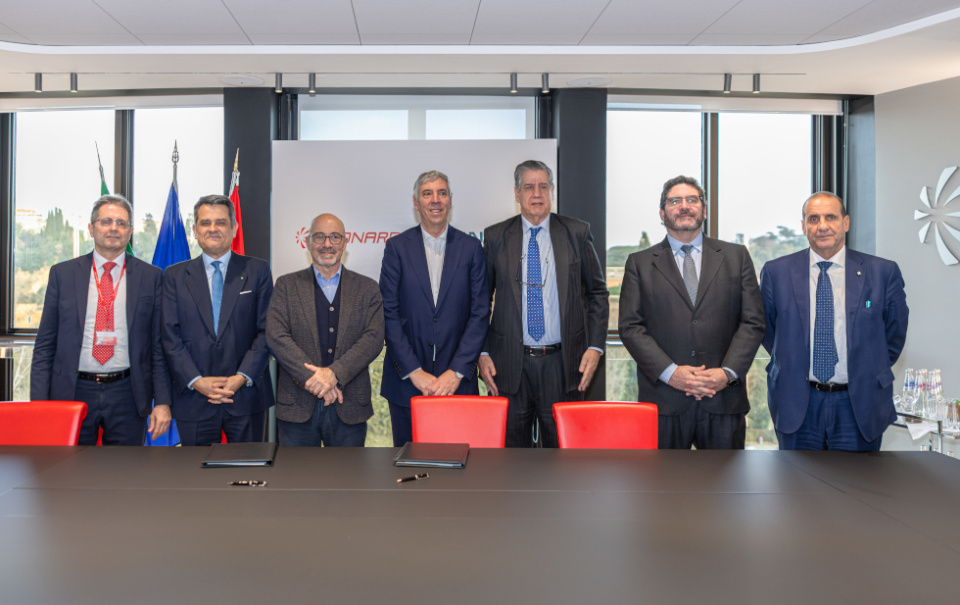 La firma, celebrada en las instalaciones de Leonardo en la capital italiana.