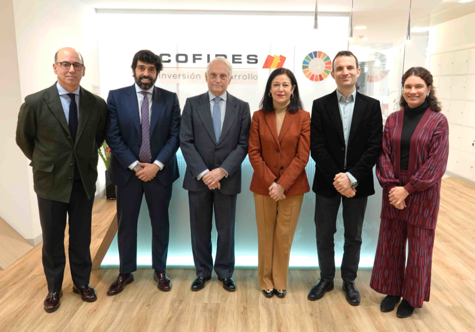 La firma de un acuerdo entre COFIDES y Fundación CRE100DO por el que COFIDES se suma a la iniciativa como empresa asociada. La firma de un acuerdo entre COFIDES y Fundación CRE100DO por el que COFIDES se suma a la iniciativa como empresa asociada.