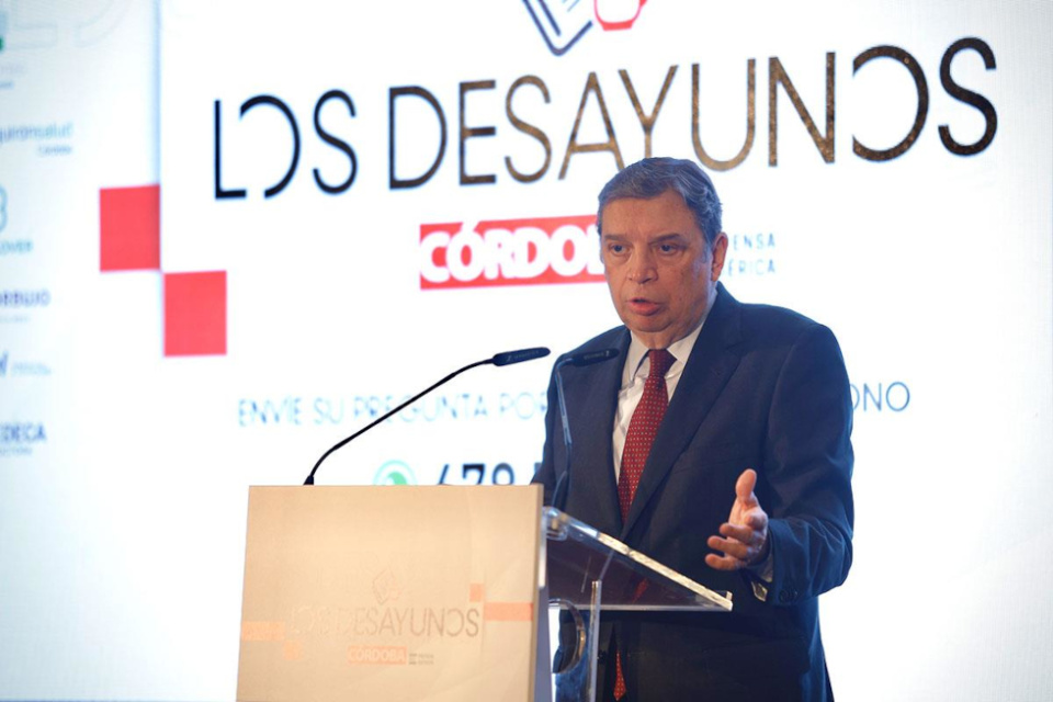 El ministro de Agricultura, Pesca y Alimentaci&oacute;n, Luis Planas, durante su intervenci&oacute;n en el desayuno informativo organizado por el diario C&oacute;rdoba.
