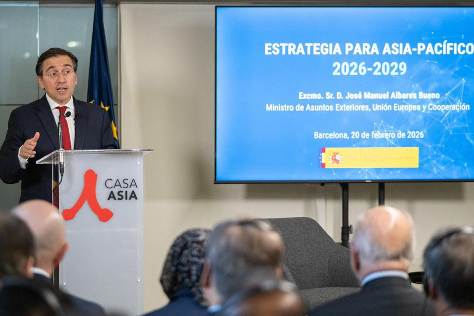 El ministro de Asuntos Exteriores, Uni&oacute;n Europea y Cooperaci&oacute;n, Jos&eacute; Manuel Albares, durante la presentaci&oacute;n de la nueva Estrategia para Asia-Pac&iacute;fico 2026-2029, en la sede de Casa Asia en Barcelona.