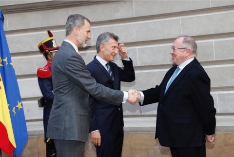 SM El Rey, el presidente de Argentina, Mauricio Macri, y el presidente de la Cámara de España, José Luis Bonet. SM El Rey, el presidente de Argentina, Mauricio Macri, y el presidente de la Cámara de España, José Luis Bonet.