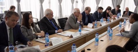 El director general de CEOE Internacional, Narciso Casado, durante la reunión con representantes de la Comisión de Inversiones para Etiopía. El director general de CEOE Internacional, Narciso Casado, durante la reunión con representantes de la Comisión de Inversiones para Etiopía.