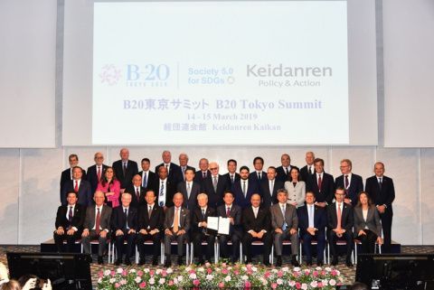 Foto de familia participantes en la Cumbre B20.