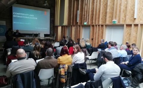 Conferencia sobre la internacionalizaci&oacute;n de las regiones celebrada en la ciudad de Reggio Emilia.