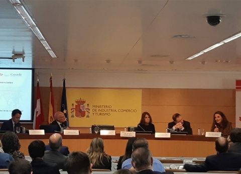 La presidenta de CEOE Internacional, Marta Blanco, habló sobre la situación de España y Canadá en el contexto internacional ©CEOE La presidenta de CEOE Internacional, Marta Blanco, habló sobre la situación de España y Canadá en el contexto internacional ©CEOE