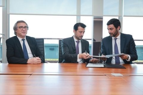 Momento de la firma del acuerdo entre Ebury y Crédito Agrícola. Momento de la firma del acuerdo entre Ebury y Crédito Agrícola.