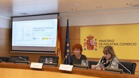 Izquierda a derecha: Mar&iacute;a Pe&ntilde;a, consejera delegada de ICEX Espa&ntilde;a Exportaci&oacute;n e Inversiones y Susana Malcorra, decana, IE School of Global & Public Affairs.