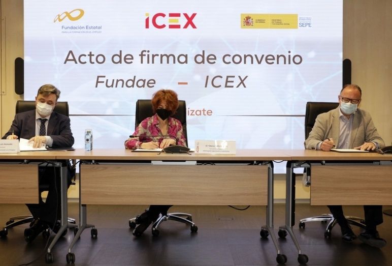 Antonio de Luis Acevedo, Director Gerente de Fundae, María Peña, Consejera Delegada de ICEX y Gerardo Gutierrez Ardoy, Director de SEPE Antonio de Luis Acevedo, Director Gerente de Fundae, María Peña, Consejera Delegada de ICEX y Gerardo Gutierrez Ardoy, Director de SEPE
