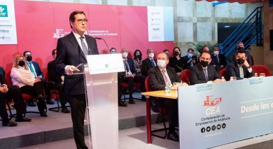 El presidente de CEOE, Antonio Garamendi, en la Asamblea electoral de CEA.