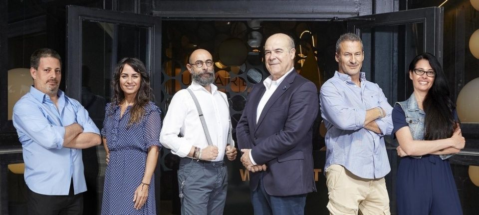 De izq. a dcha. Andrés H. Schafhauser, Verónica Torras, Paco Baró, Antonio Resines, Jorge Martínez, Raquel H. Schafhauser. De izq. a dcha. Andrés H. Schafhauser, Verónica Torras, Paco Baró, Antonio Resines, Jorge Martínez, Raquel H. Schafhauser.