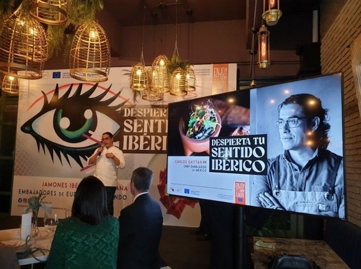 Carlos Gayt&aacute;n, Chef del restaurante H&aacute; y primer mexicano en recibir una estrella Michelin.