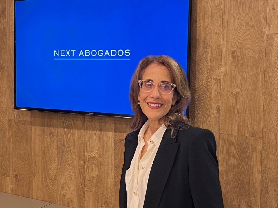 Elisa Alcabes Schwartz.