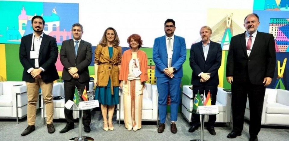 Foto de familia de participantes en el Encuentro Empresarial Espa&ntilde;a-Brasil, celebrado en Sao Paulo (Brasil).