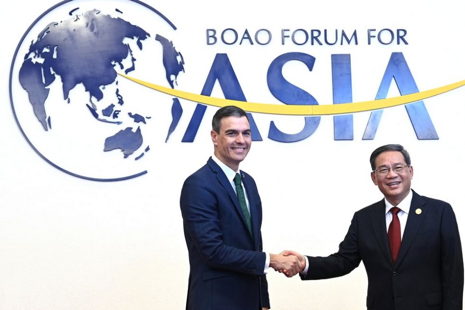 El primer ministro chino, Li Qiang, recibe a Pedro S&aacute;nchez en el Foro de Boao | Pool Moncloa/Borja Puig de la Bellacasa
