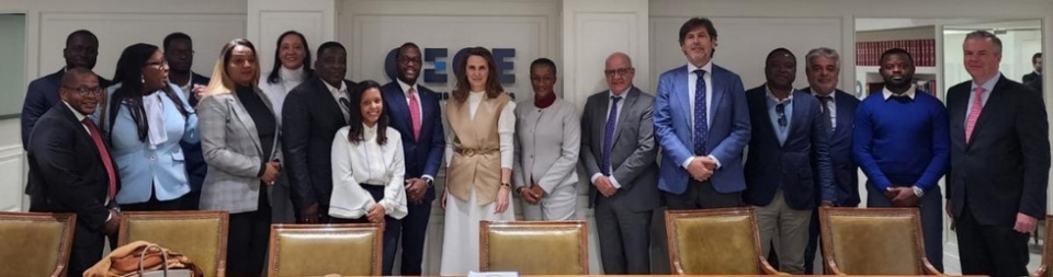 Delegaci&oacute;n Angola en CEOE.