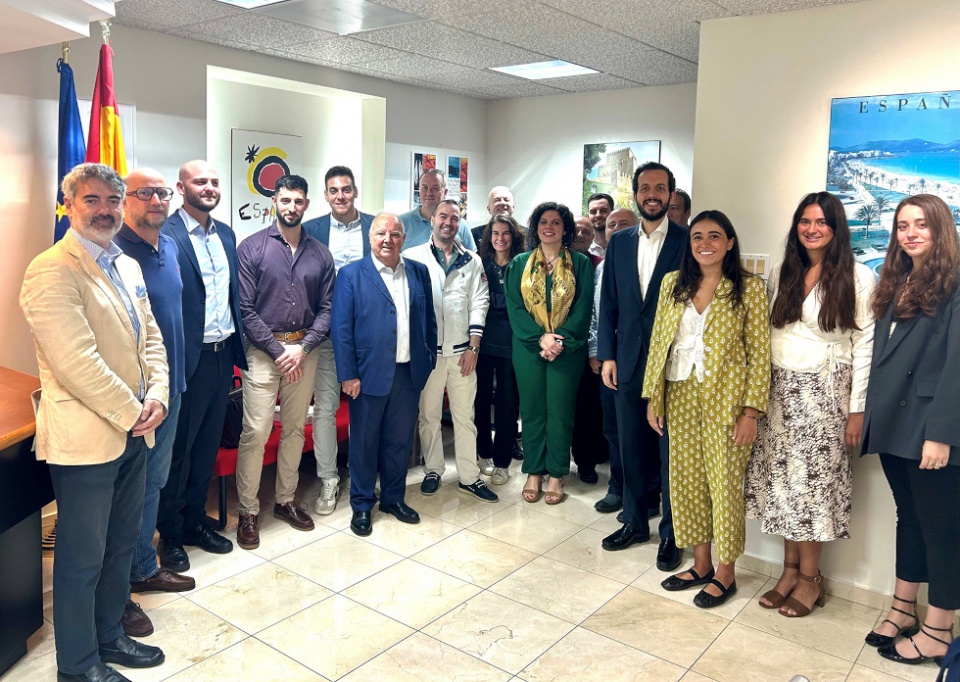 Visita al Consulado.