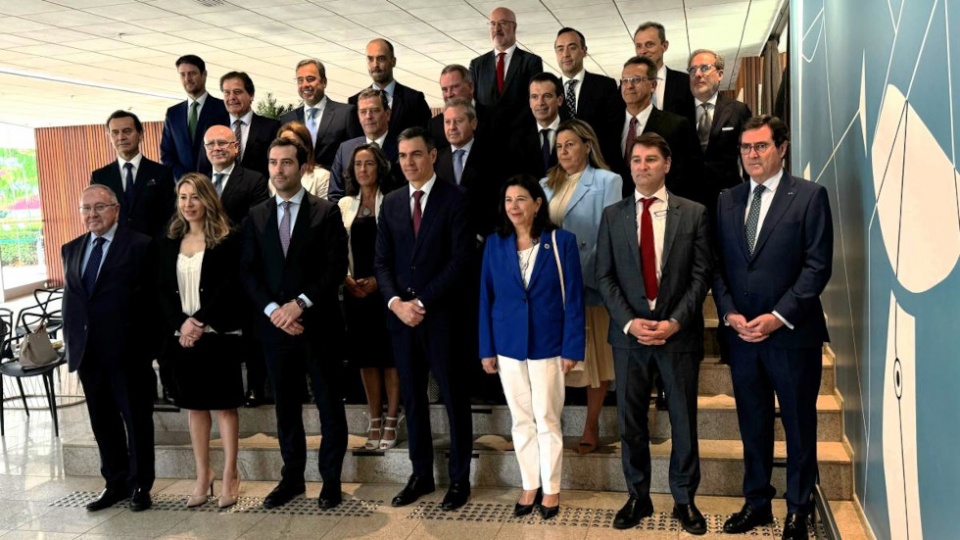 Foto de familia del desayuno de trabajo en Brasilia con empresas espa&ntilde;olas y el presidente Pedro S&aacute;nchez y otros miembros del Gobierno.