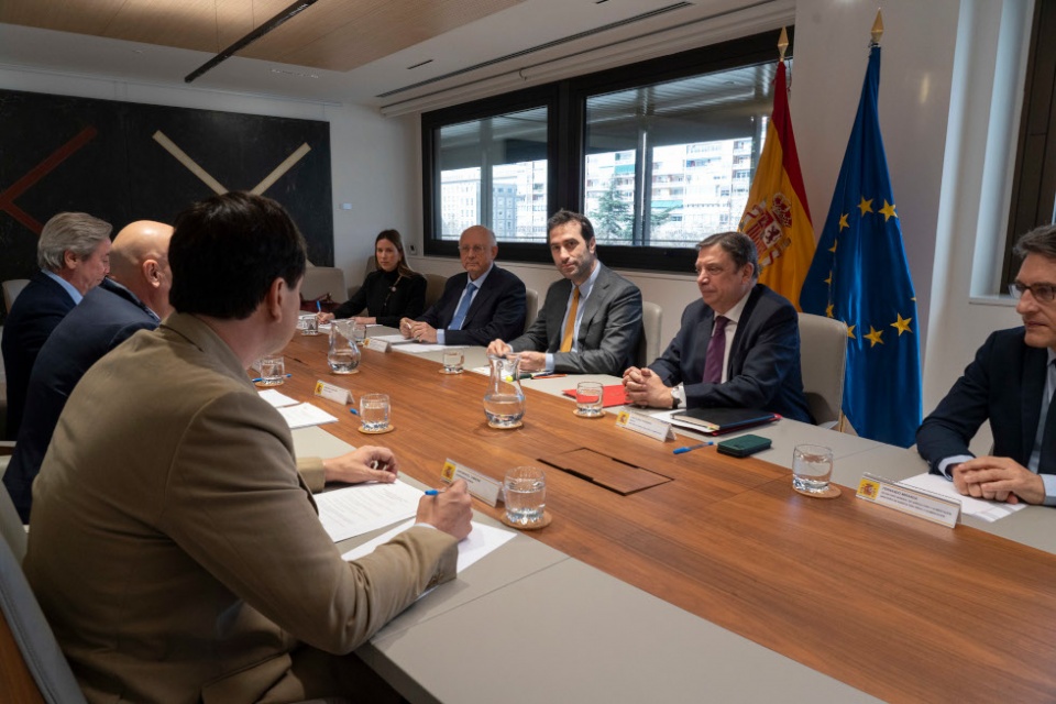 Los ministros se han comprometido a continuar el trabajo en defensa de los intereses españoles. Los ministros se han comprometido a continuar el trabajo en defensa de los intereses españoles.