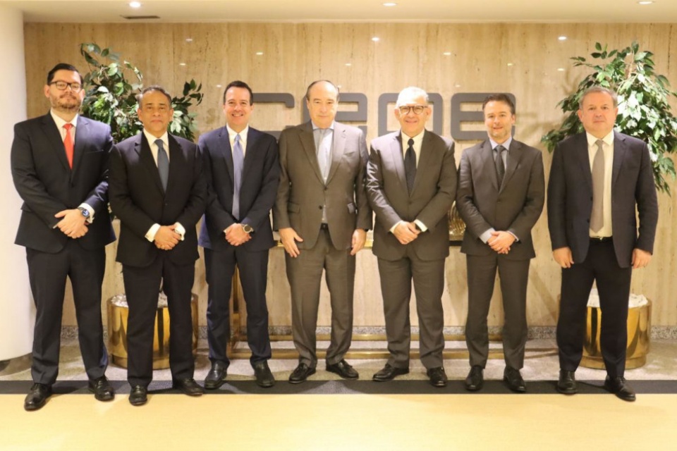 El secretario general de CEOE, Jos&eacute; Alberto Gonz&aacute;lez-Ruiz, recibe al presidente de CACIF-Guatemala, Ignacio Lej&aacute;rraga, y otros representantes de esta organizaci&oacute;n.