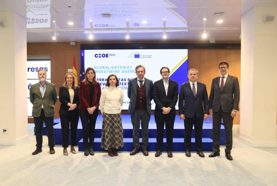 Participantes en el Encuentro Empresarial en CEOE, con representantes del BEI.