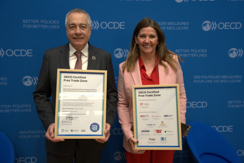 El delegado especial del Estado en el CZFB, Pere Navarro; y la directora general del CZFB, Blanca Sorigué. El delegado especial del Estado en el CZFB, Pere Navarro; y la directora general del CZFB, Blanca Sorigué.