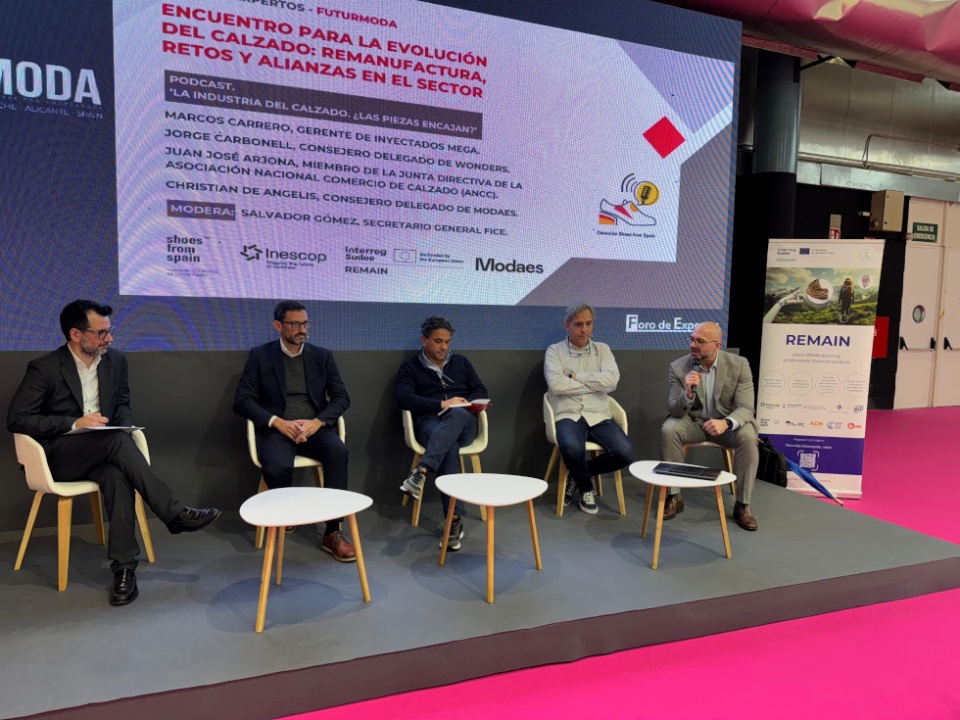 En este foro se reunieron distintos representantes clave del sector retailer, la industria del calzado y su industria auxiliar.