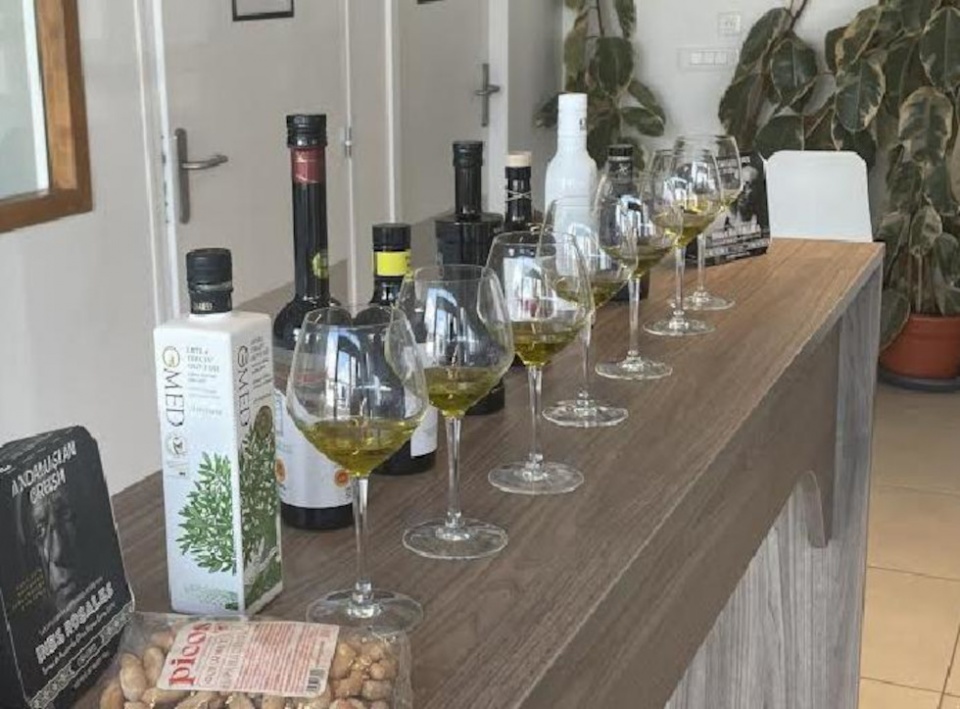 La cita ha contado con la participaci&oacute;n de siete empresas andaluzas y la experta en aceite de oliva C&eacute;cile Le Galliard.