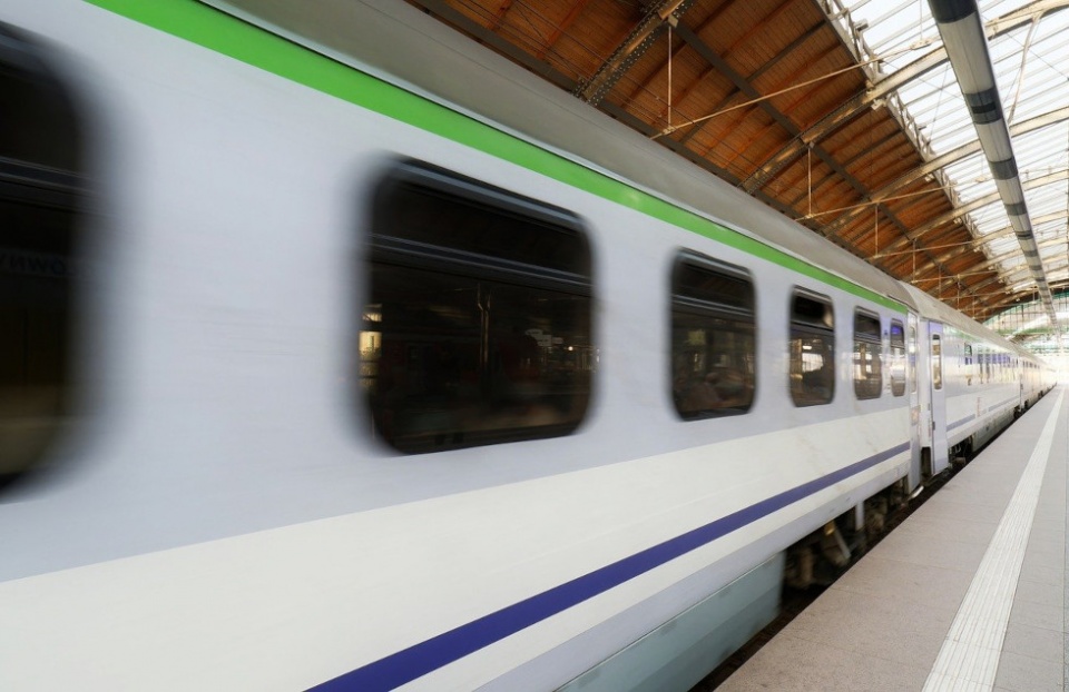 Puente aprovechar&aacute; su asistencia para mantener breves encuentros con el comisario de Transporte Sostenible y Turismo y con algunos de sus hom&oacute;logos, como el nuevo ministro franc&eacute;s.