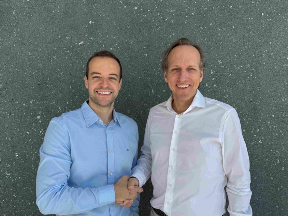 De izquierda a derecha: Eduardo Seara, socio gerente y fundador de SMX Logistics y Javier Romeu, CEO de TIBA. De izquierda a derecha: Eduardo Seara, socio gerente y fundador de SMX Logistics y Javier Romeu, CEO de TIBA.