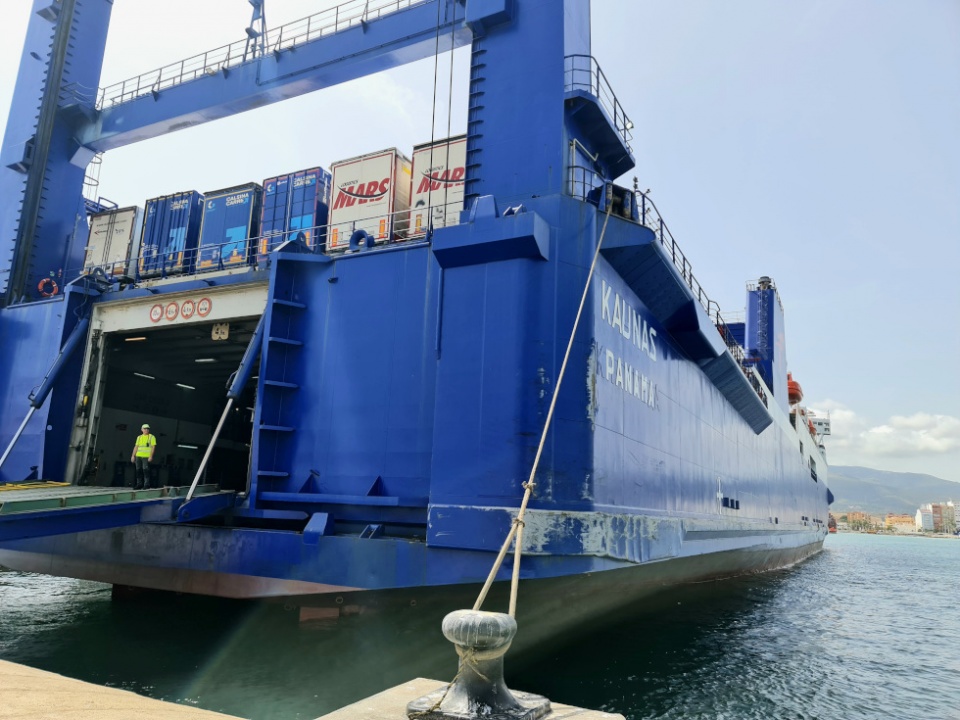 Puerto de Algeciras, servicio ro-ro. Puerto de Algeciras, servicio ro-ro.