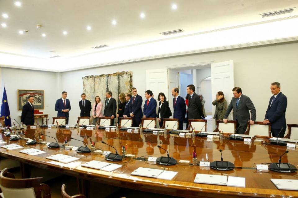 El presidente del Gobierno, Pedro Sánchez, recibe a los miembros del American Business Council en La Moncloa. | Pool Moncloa/José Manuel Álvarez. El presidente del Gobierno, Pedro Sánchez, recibe a los miembros del American Business Council en La Moncloa. | Pool Moncloa/José Manuel Álvarez.