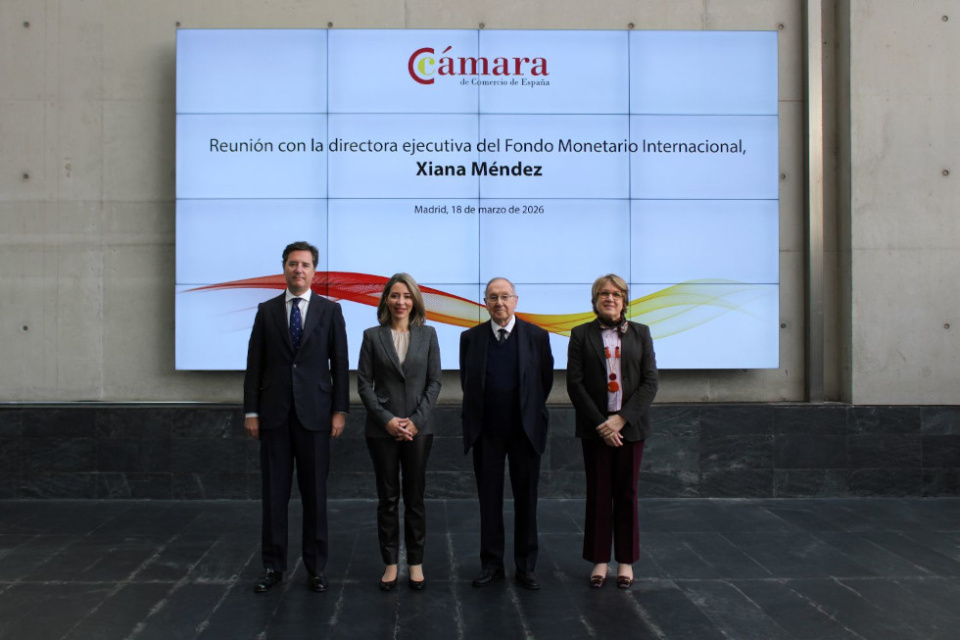 AXiana Mández con José Luis Bonet, Inmaculada Riera y Adolfo Díaz-Ambrona Medrano. AXiana Mández con José Luis Bonet, Inmaculada Riera y Adolfo Díaz-Ambrona Medrano.