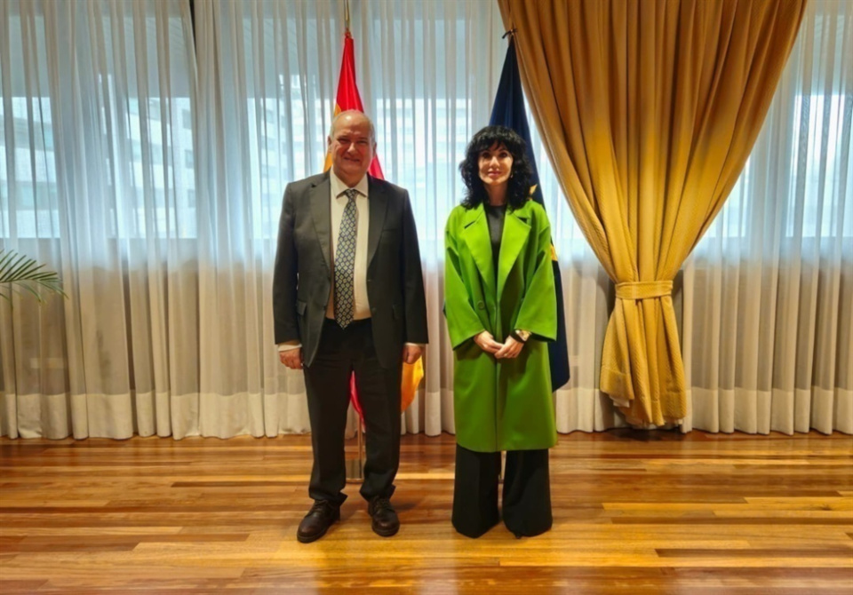 El ministro de Industria y Turismo, Jordi Hereu, se ha reunido hoy con la consejera delegada de PYMAR, Almudena L&oacute;pez.