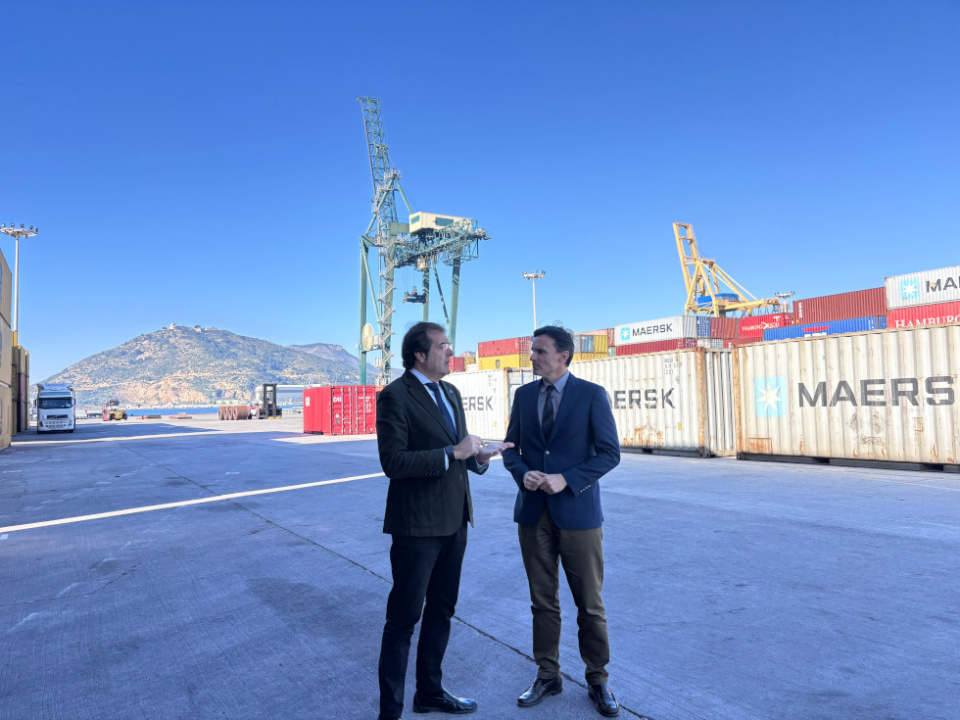 El presidente de la APC, Pedro Pablo Hernández, y el consejero de Fomento de la Región de Murcia, Jorge García Montoro, mantienen un encuentro para conocer las principales inversiones que se están realizando en el Puerto de Car El presidente de la APC, Pedro Pablo Hernández, y el consejero de Fomento de la Región de Murcia, Jorge García Montoro, mantienen un encuentro para conocer las principales inversiones que se están realizando en el Puerto de Car