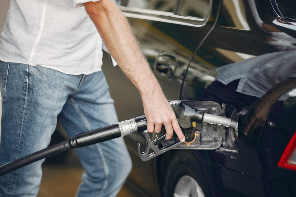 El encarecimiento del crudo tiene un efecto directo y progresivo sobre el precio de la gasolina y el gas&oacute;leo.
