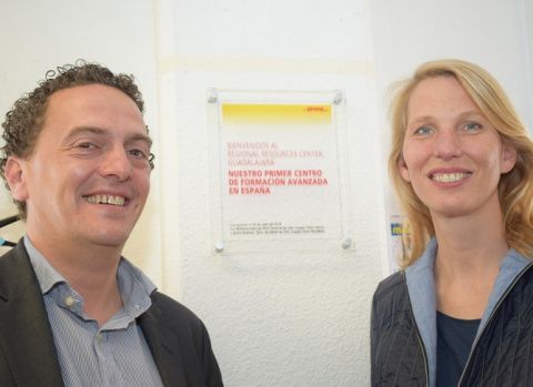 Roberto Pascual, director general de DHL Supply Chain Iberia, y Anne Walther, directora de RRHH de DHL Supply Chain Europa continetal, Oriente Medio y &Aacute;frica.
