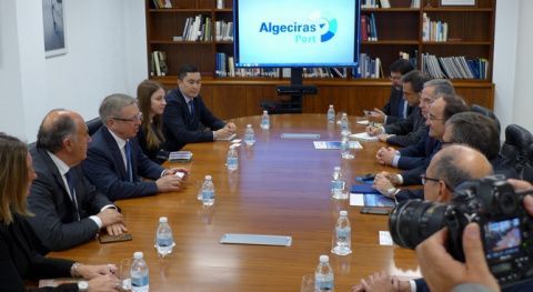 La visita del Embajador. La visita del Embajador.