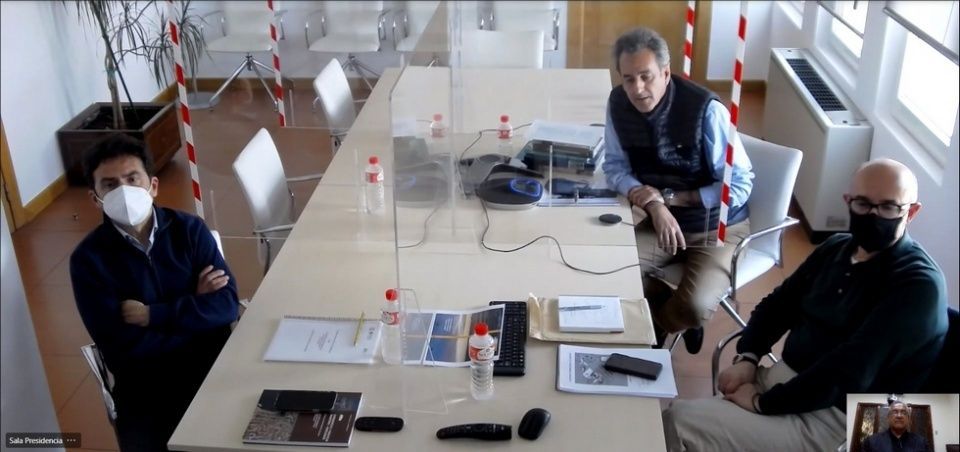 (De izq. a dcha.): el director de la APS, Santiago D&iacute;az Fraile; el presidente de la APS, Francisco Mart&iacute;n y el director de actividades corporativas, Jos&eacute; Ram&oacute;n Ru&iacute;z Manso.