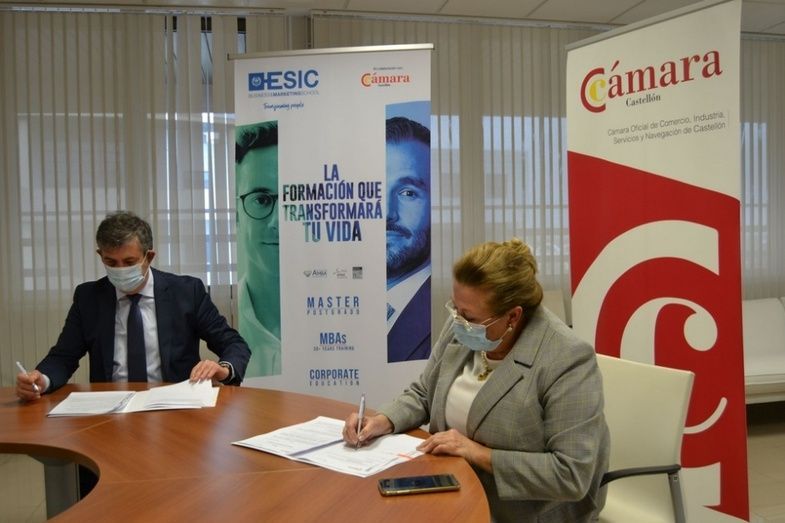 M&ordf;. Dolores Guillam&oacute;n, presidenta de la C&aacute;mara de Comercio de Castell&oacute;n y Agust&iacute;n Carrilero Castillo, director General de ESIC Business & Marketing School Campus de Valencia.