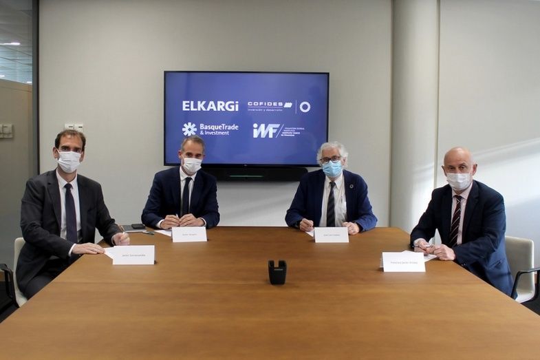 La firma del acuerdo entre el Gobierno vasco, COFIDES y Elkargi para impulsar la internacionalización de las empresas vascas y un foro digital online organizado por Elkarg. La firma del acuerdo entre el Gobierno vasco, COFIDES y Elkargi para impulsar la internacionalización de las empresas vascas y un foro digital online organizado por Elkarg.