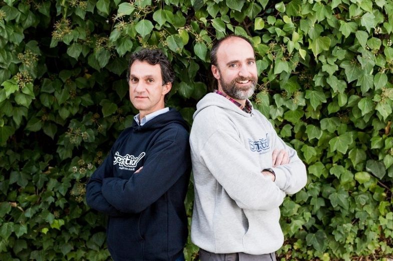 El método Smartick se crea en 2009 por dos emprendedores españoles, Daniel González de Vega y Javier Arroyo, graduados por Stanford University y Harvard Business School en sus Executive Program, respectivamente. El método Smartick se crea en 2009 por dos emprendedores españoles, Daniel González de Vega y Javier Arroyo, graduados por Stanford University y Harvard Business School en sus Executive Program, respectivamente.