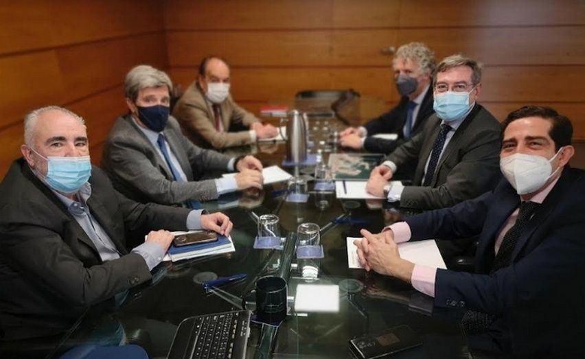 La reuni&oacute;n en el Puerto de Sevilla.
