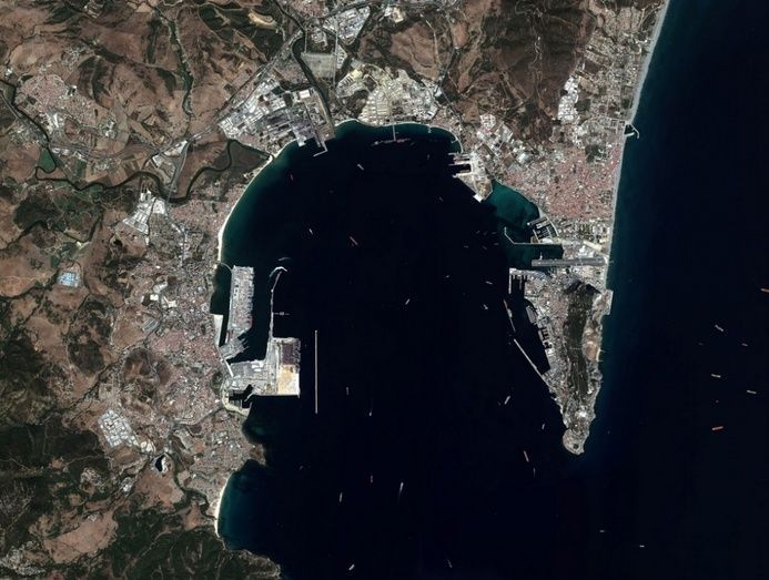 Puerto Bah&iacute;a Algeciras, toma satelital.