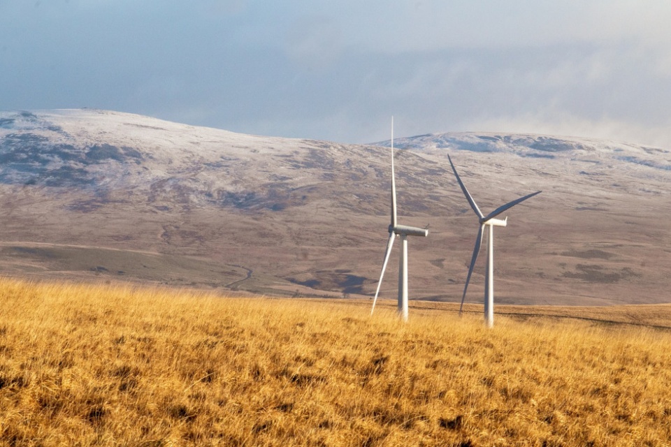 El Fondo persigue movilizar recursos adicionales para proyectos que contribuyan a la transición verde y digital de la economía española. El Fondo persigue movilizar recursos adicionales para proyectos que contribuyan a la transición verde y digital de la economía española.