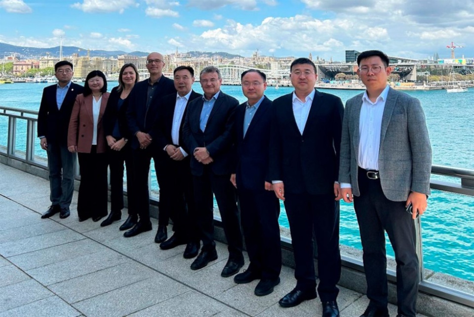 Los puertos de Qingdao y Barcelona mantienen una estrecha relaci&oacute;n desde hace 25 a&ntilde;os.