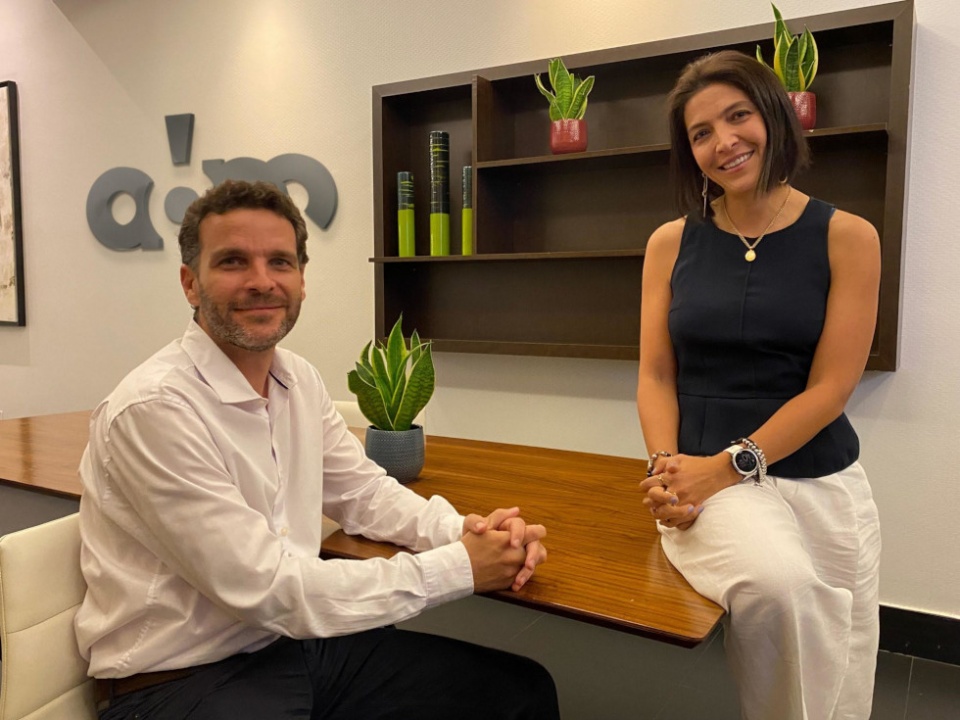 Andres Ortiz Moyano, CEO de AOM, y Liliana Silva, CEO de AOM LATAM. Andres Ortiz Moyano, CEO de AOM, y Liliana Silva, CEO de AOM LATAM.