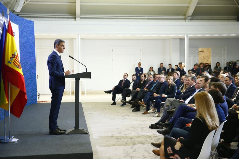Pedro S&aacute;nchez, durante su comparecencia tras la reuni&oacute;n con representantes del tejido productivo espa&ntilde;ol. | Pool Moncloa / Jose Manuel &Aacute;lvarez